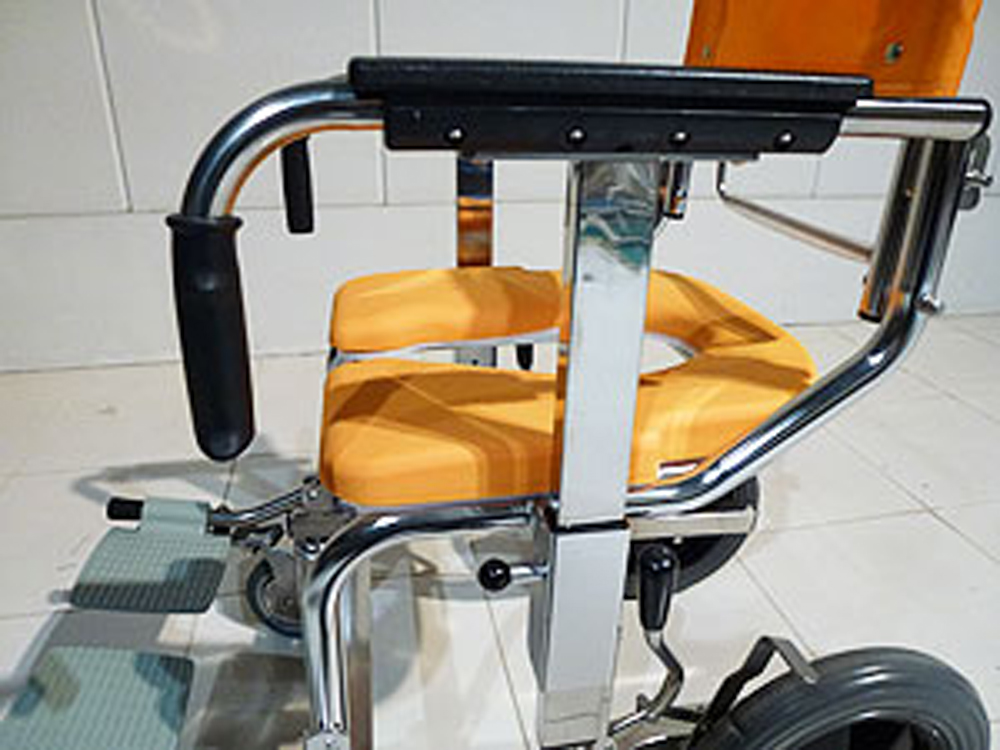 介護用品　車椅子