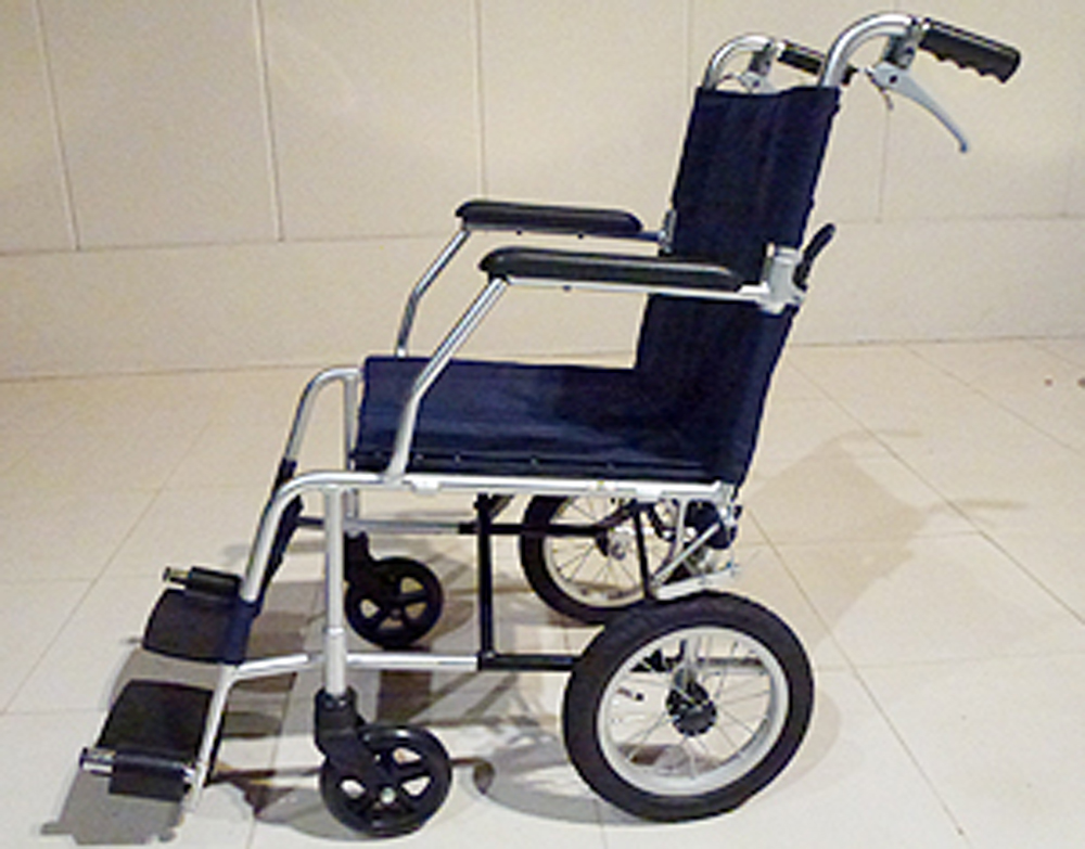 介護用品　車椅子