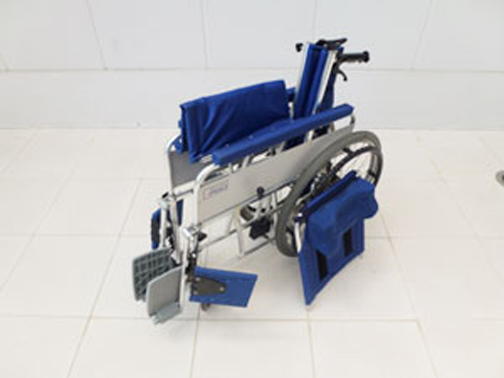 介護用品　車椅子