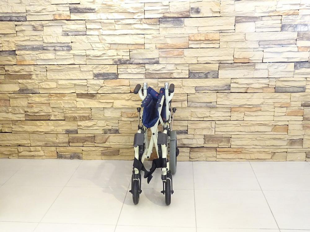 介護用品　車椅子