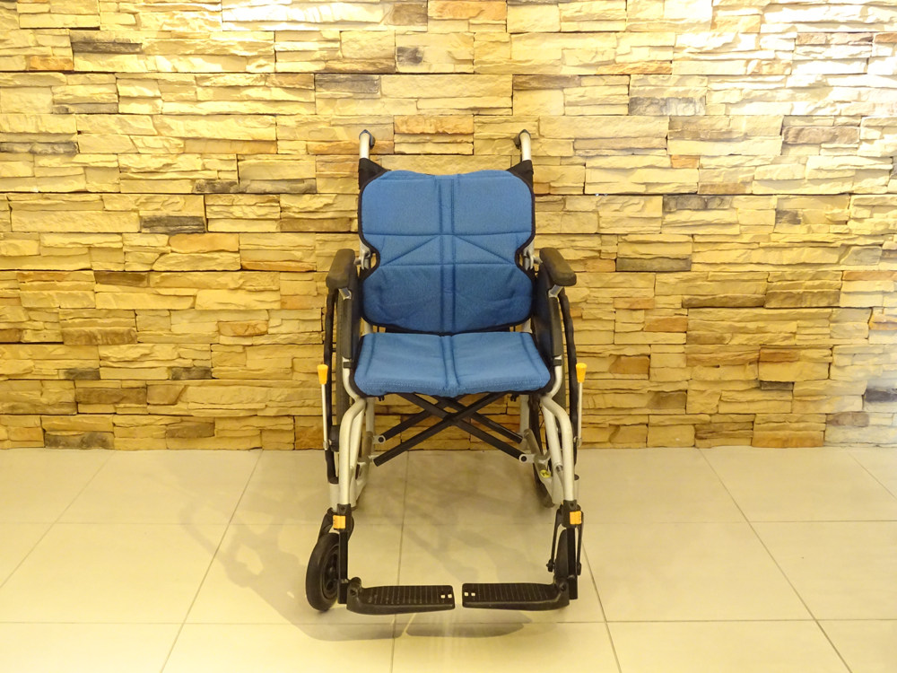 介護用品　車椅子