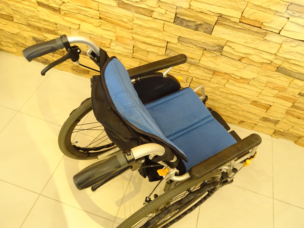 介護用品　車椅子