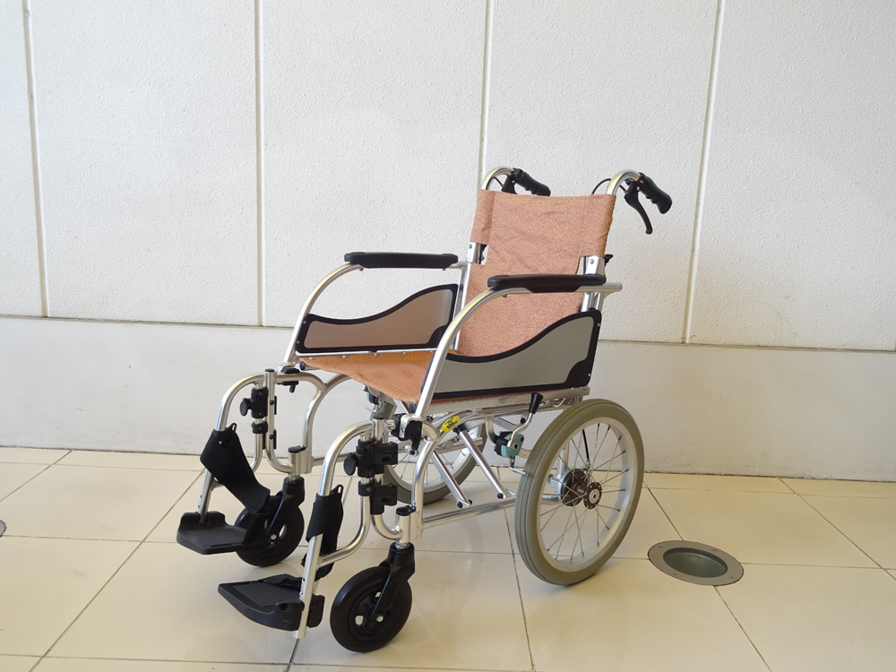 介護用品　車椅子