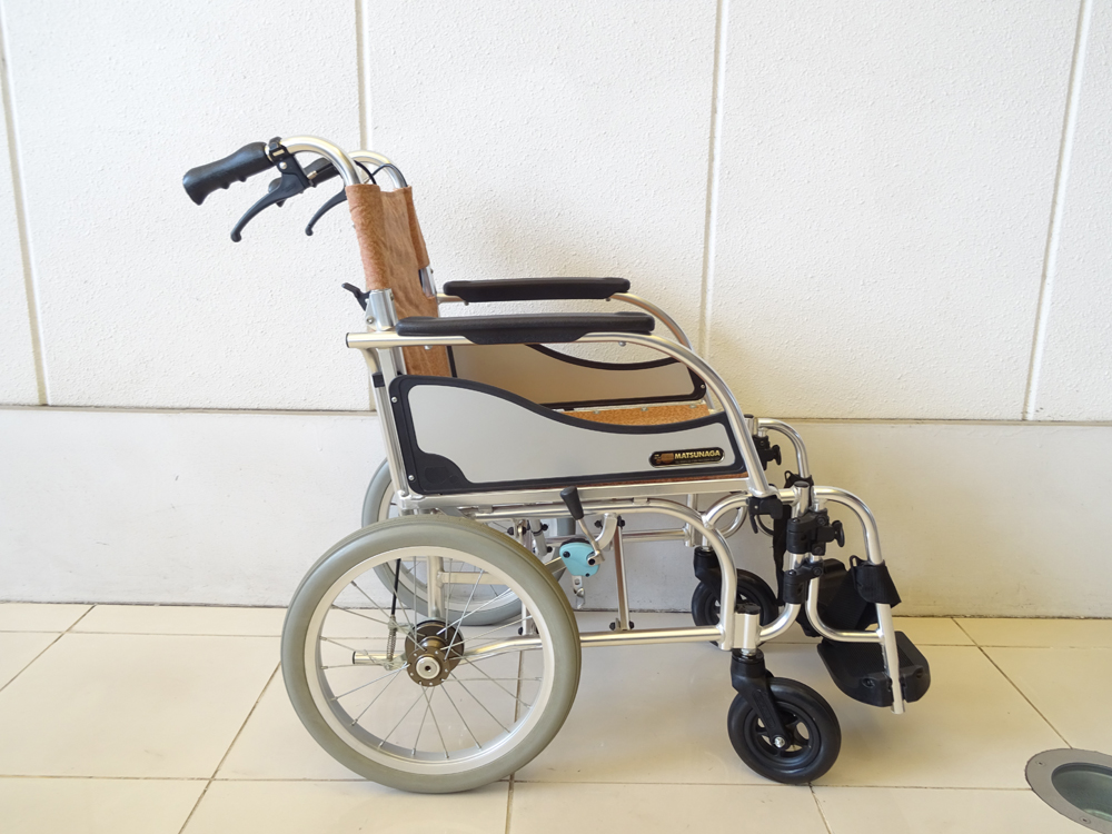 介護用品　車椅子